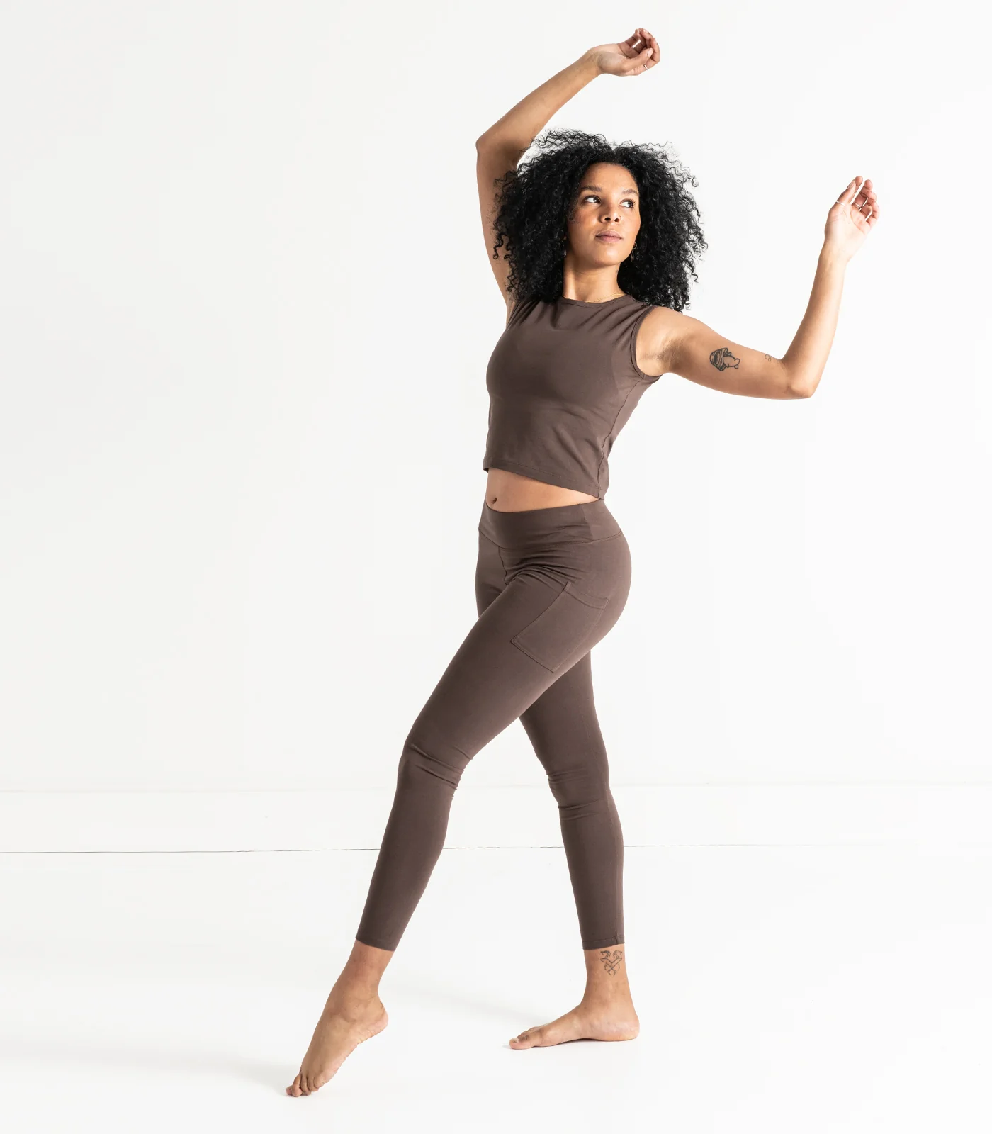 Organic Cotton Sleeveless Fitted Crop Top - Image 2