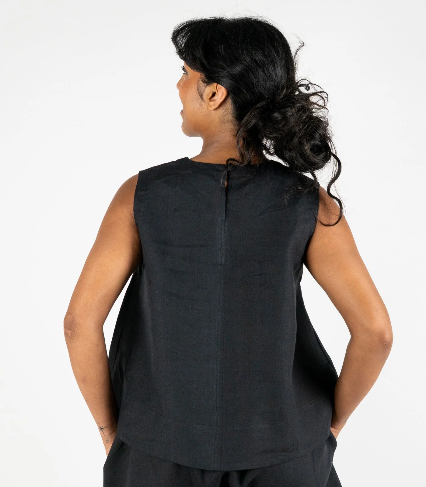 Organic Linen Sleeveless Lounge Shirt - Image 10