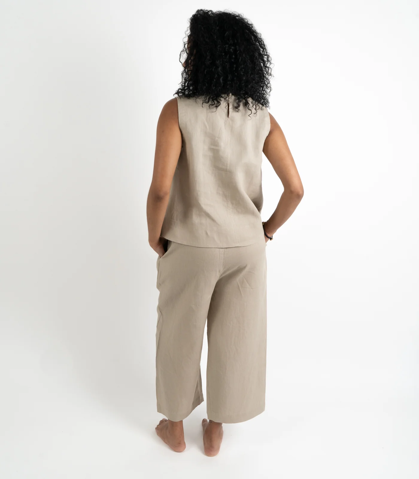 Organic Linen Sleeveless Lounge Shirt - Image 21