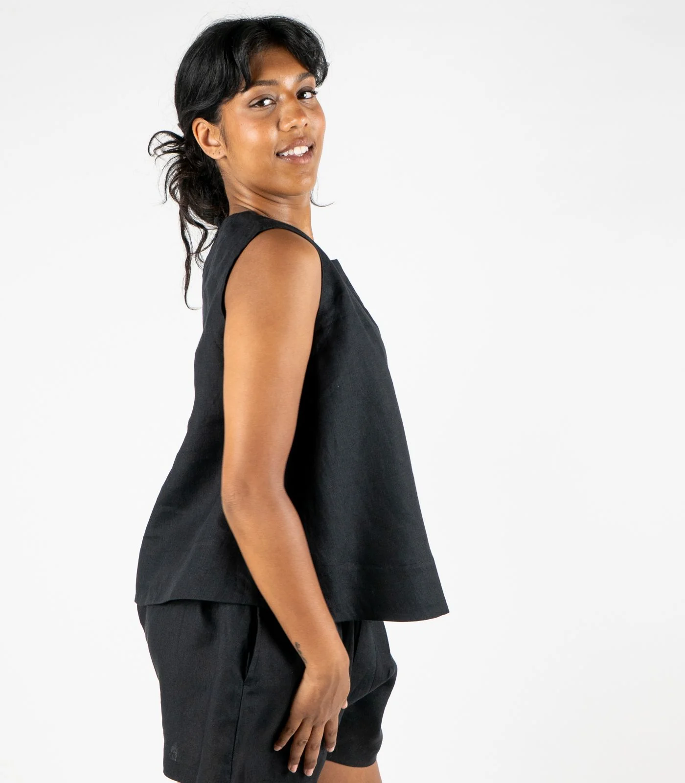 Organic Linen Sleeveless Lounge Shirt - Image 7